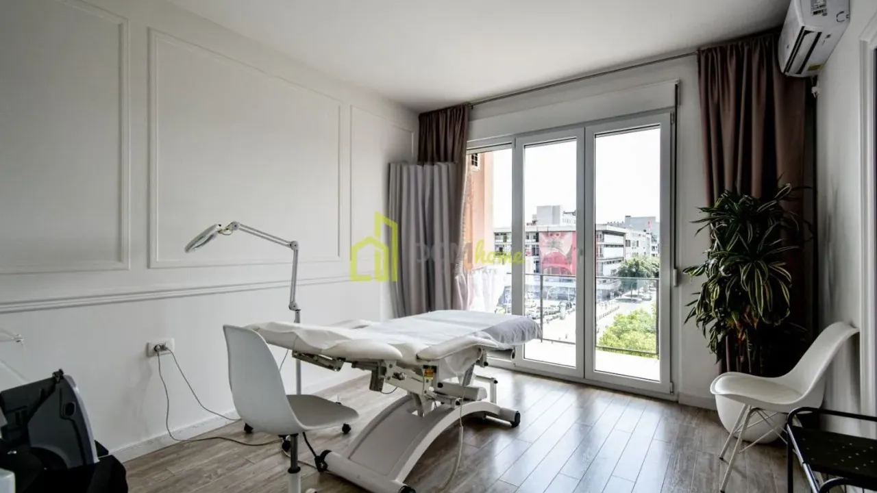 Prodaja, dvosoban stan, 56m², Centar, Podgorica