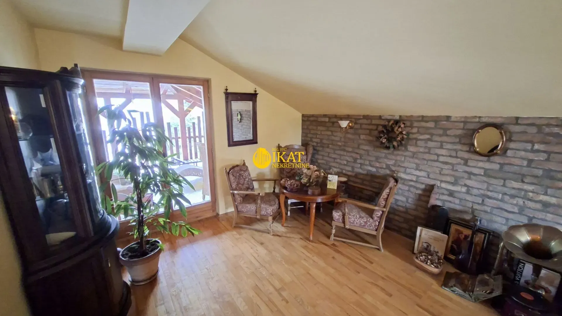 Prodaja, kuća, 265m², Borča 1, Borča Sve Podlokacije