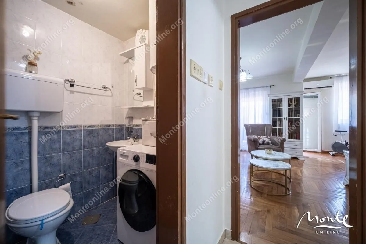 Sale, three bedroom apartment, 88m², Dobrota, Kotor