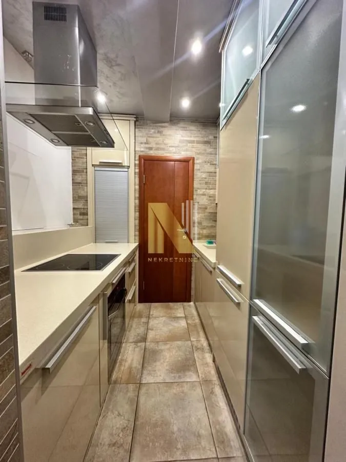 Prodaja, četvorosoban stan, 126m², Bulevar Oslobodjenja, Novi Sad Sve Podlokacije