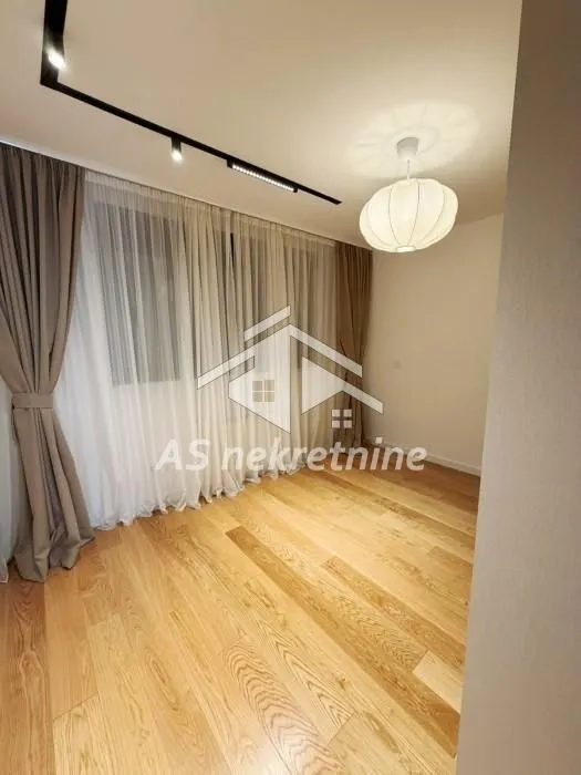 Rent, three bedroom apartment, 125m², Crveni Krst, Beograd