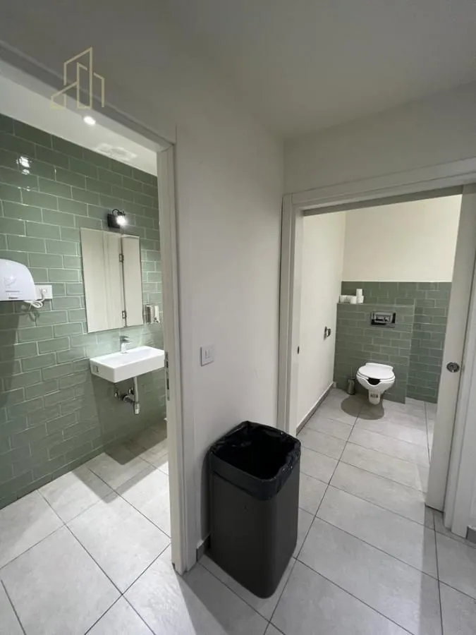 Rent, office space, 2000m², Voždovac Sve Podlokacije, Beograd