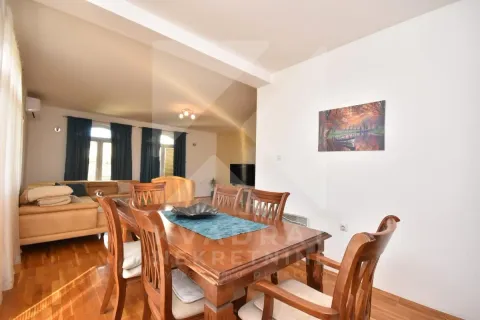 Rent, four bedroom apartment, 160m², Tološi, Podgorica - image 5