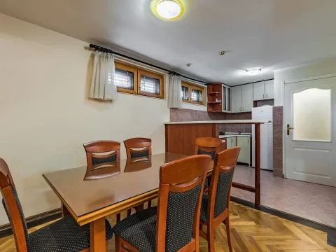 Izdavanje, kuća, 370m², Zabjelo, Podgorica - image 28