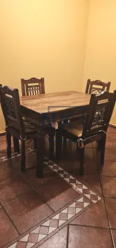 Drveni trpezarijski sto sa četiri stolice. - image 2