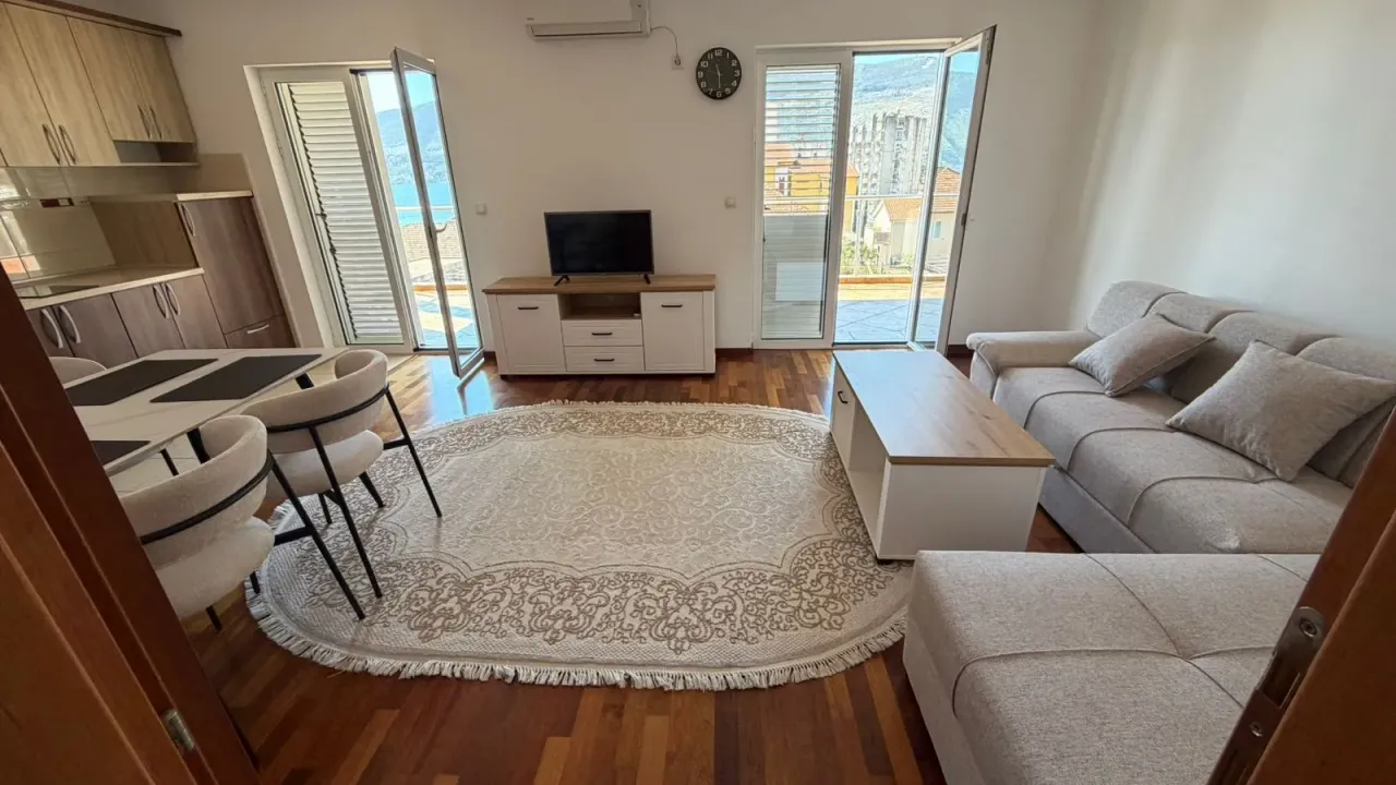 Rent, two bedroom apartment, 71m², Igalo, Herceg Novi