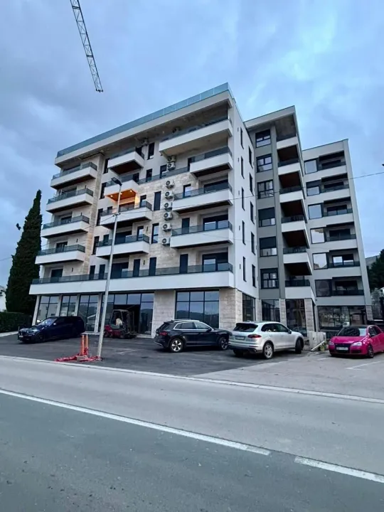 Izdavanje, jednosoban stan, 42m², Čeluga, Bar
