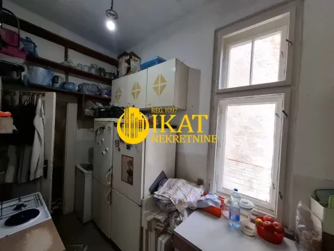 Prodaja, četvorosoban stan, 107m², Cvetni Trg, Vračar Sve Podlokacije - image 2