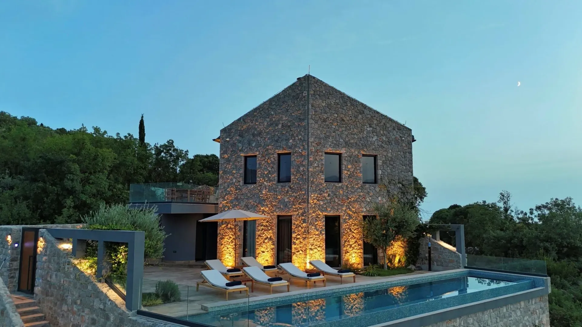 Rent, house, 520m², Đuraševići, Tivat