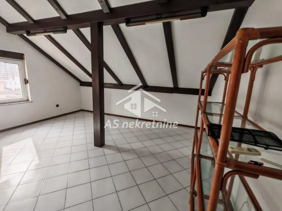 Izdavanje, kuća, 360m², Voždovac Sve Podlokacije, Beograd