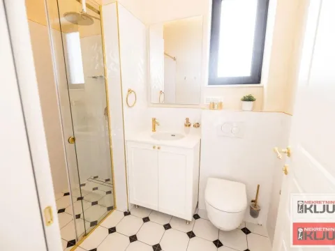 Izdavanje, četvorosoban stan, 135m², Tatarsko brdo, Petrovaradin - image 14