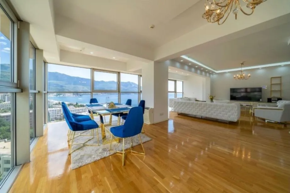 Rent, three bedroom apartment, 150m², Dukley Gardens, Budva