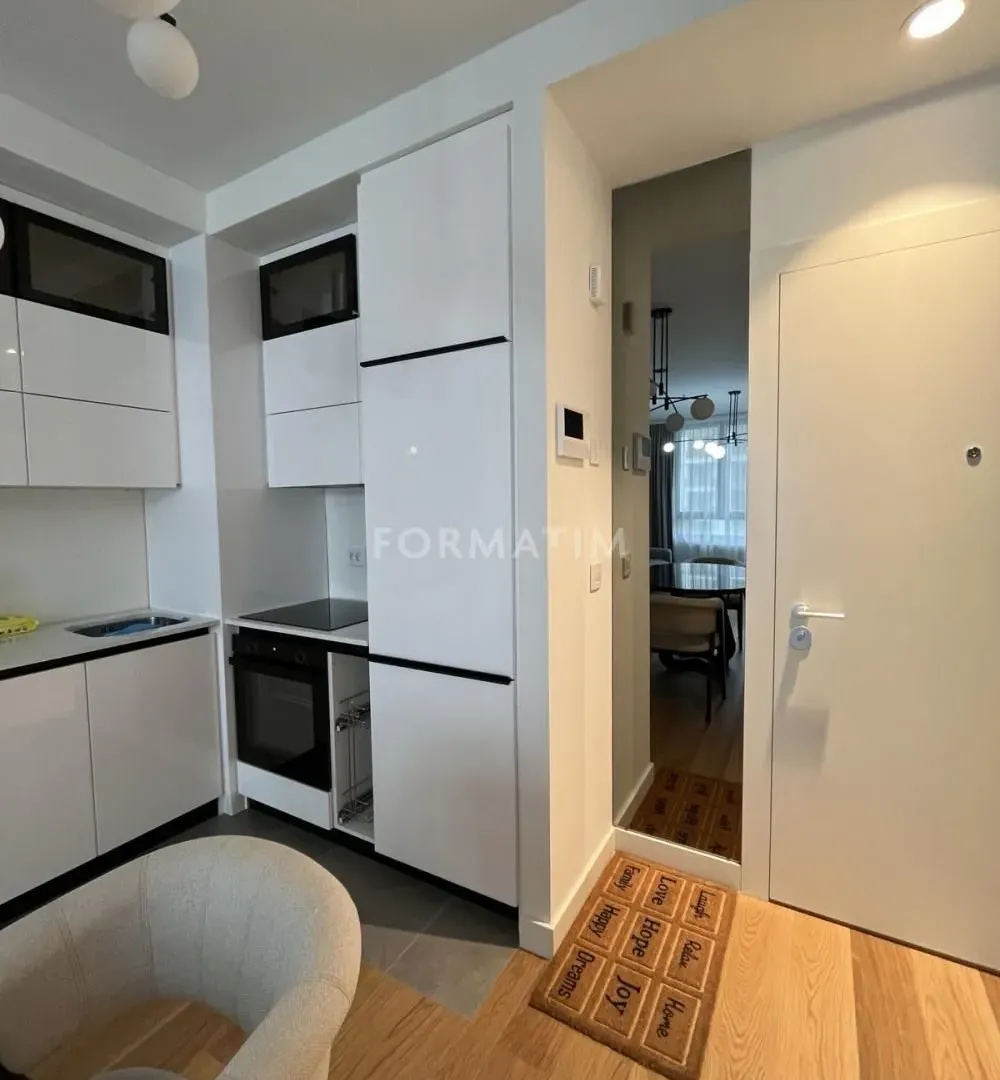 Izdavanje, trosoban stan, 84m², Savski Venac, Beograd