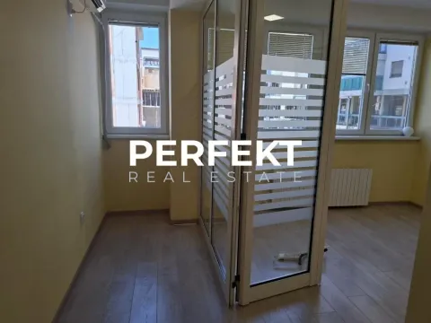 Izdavanje, poslovni prostor, 49m², Centar, Pančevo - image 2