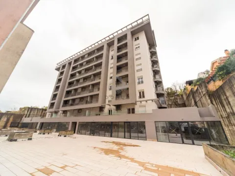 Izdavanje, poslovni prostor, 42m², Centar, Podgorica - image 6