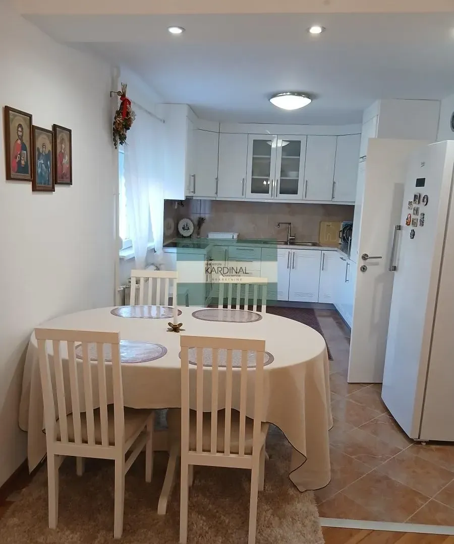 Prodaja, kuća, 379m², Trnava, Jagodina
