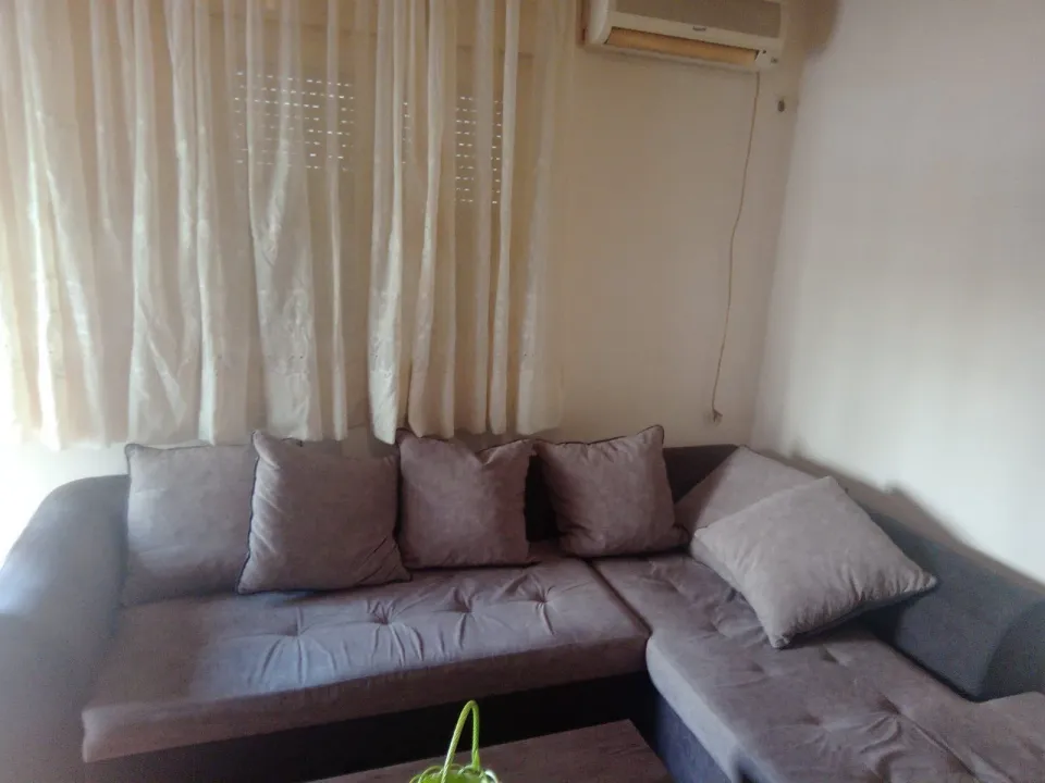 Izdavanje, trosoban stan, 60m², Blok 9, Podgorica