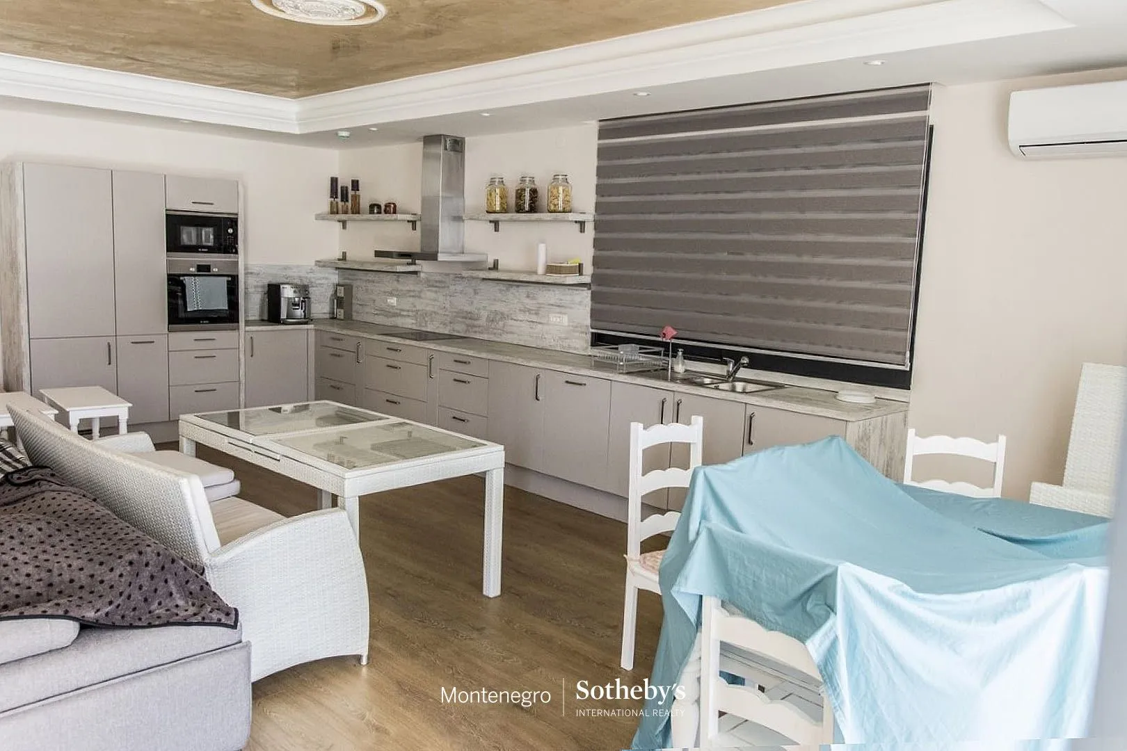 Sale, house, 326m², Stoliv, Kotor