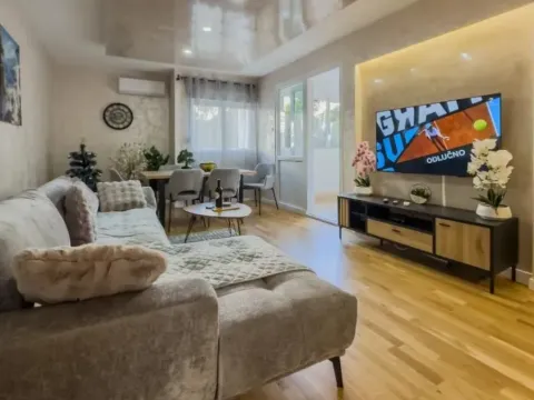 Prodaja, dvosoban stan, 68m², Tivat, Crna Gora - image 1