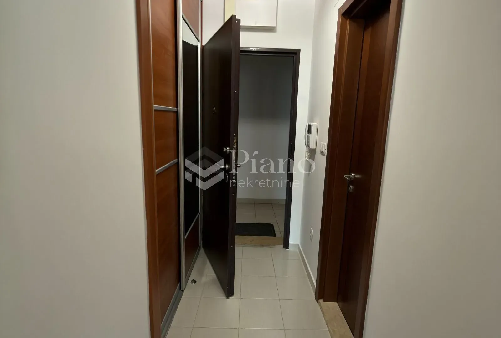 Izdavanje, jednosoban stan, 36m², Tološka šuma, Podgorica