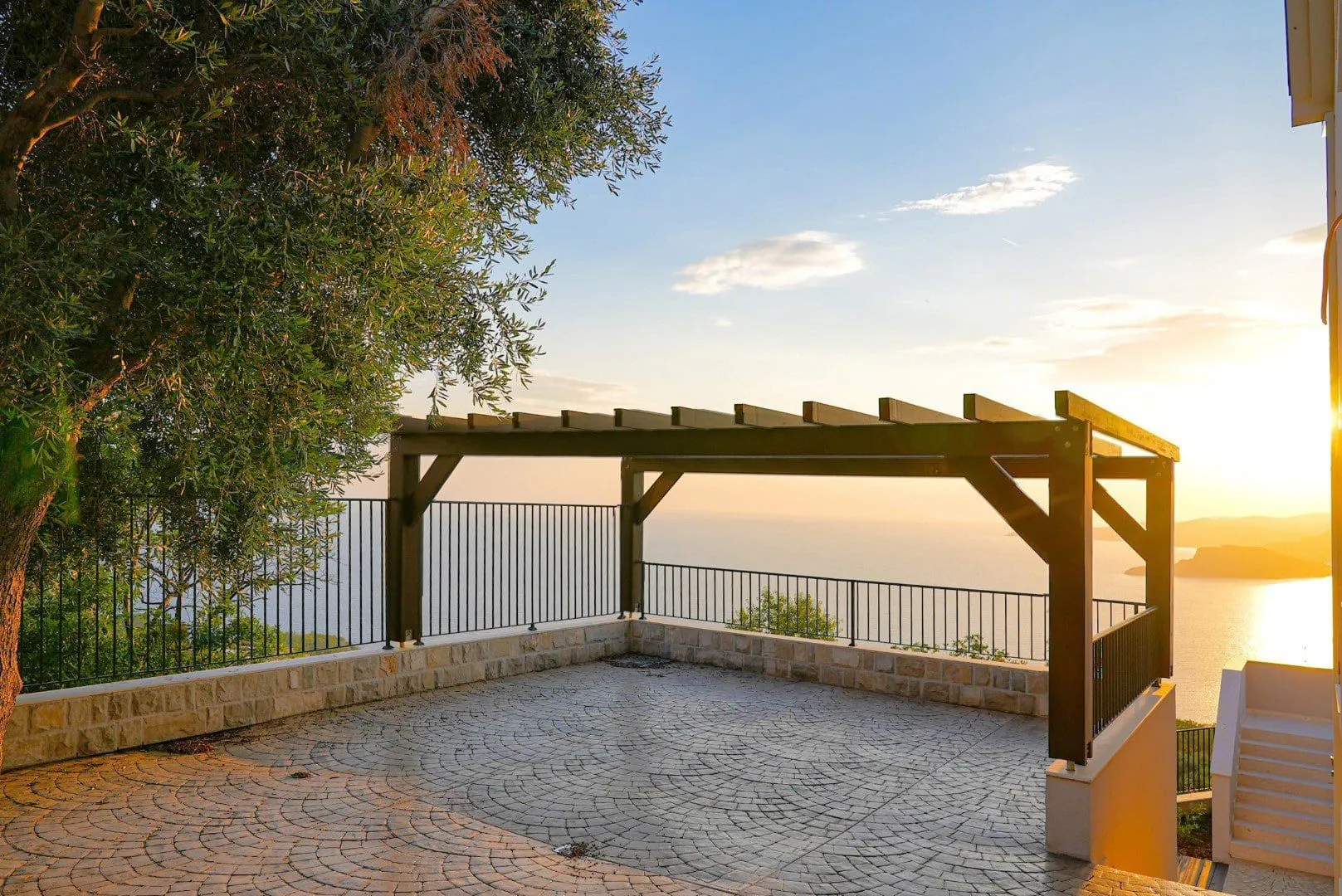 Sale, house, 420m², Blizikuće, Budva