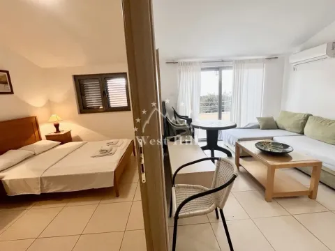 Sale, one bedroom apartment, 40m², Bečići, Budva - image 3
