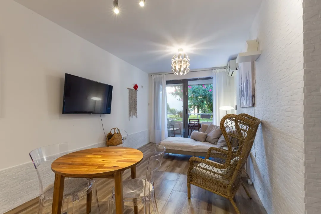 Sale, two bedroom apartment, 57m², Pržno, Budva