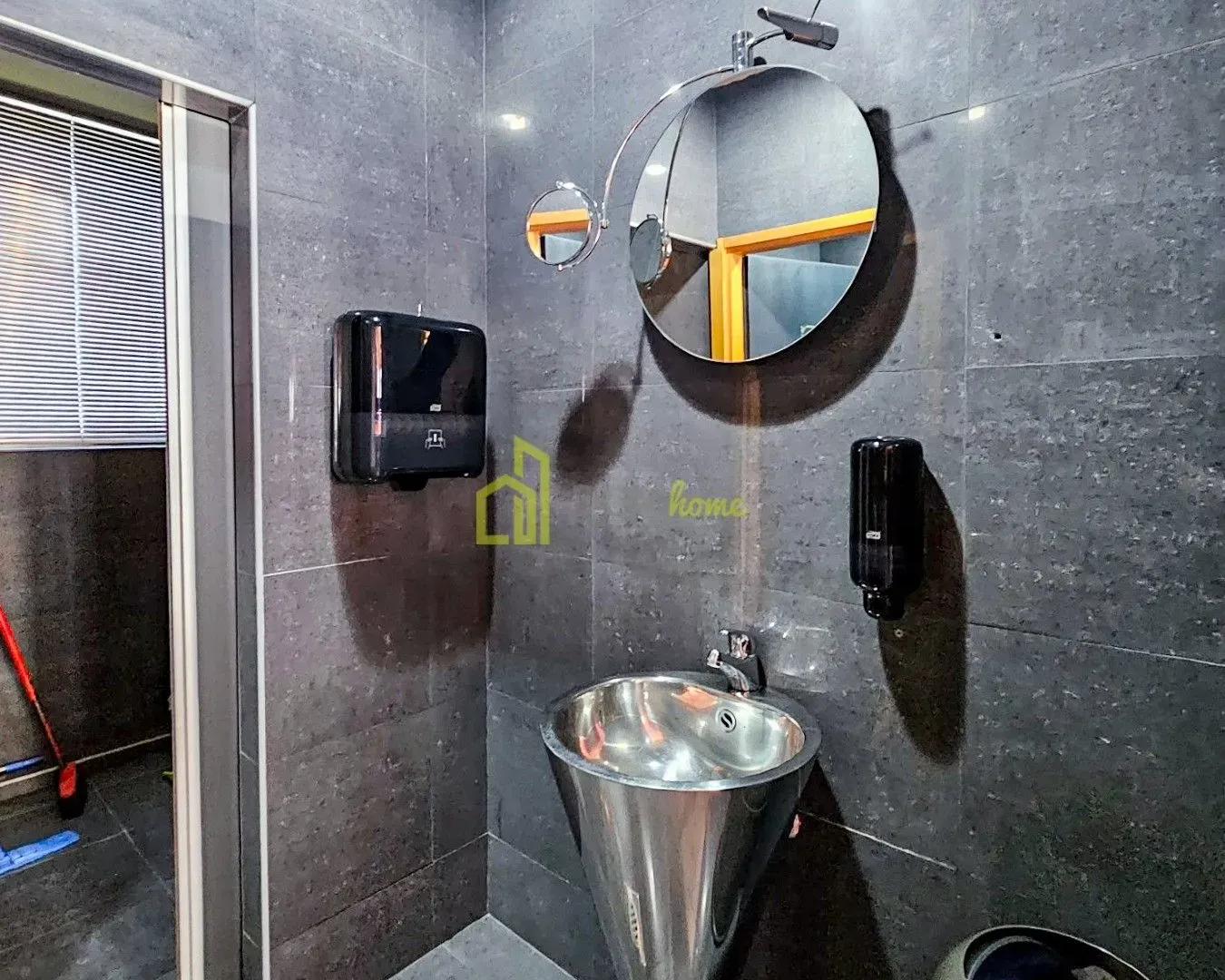 Izdavanje, poslovni prostor, 222m², Centar, Podgorica