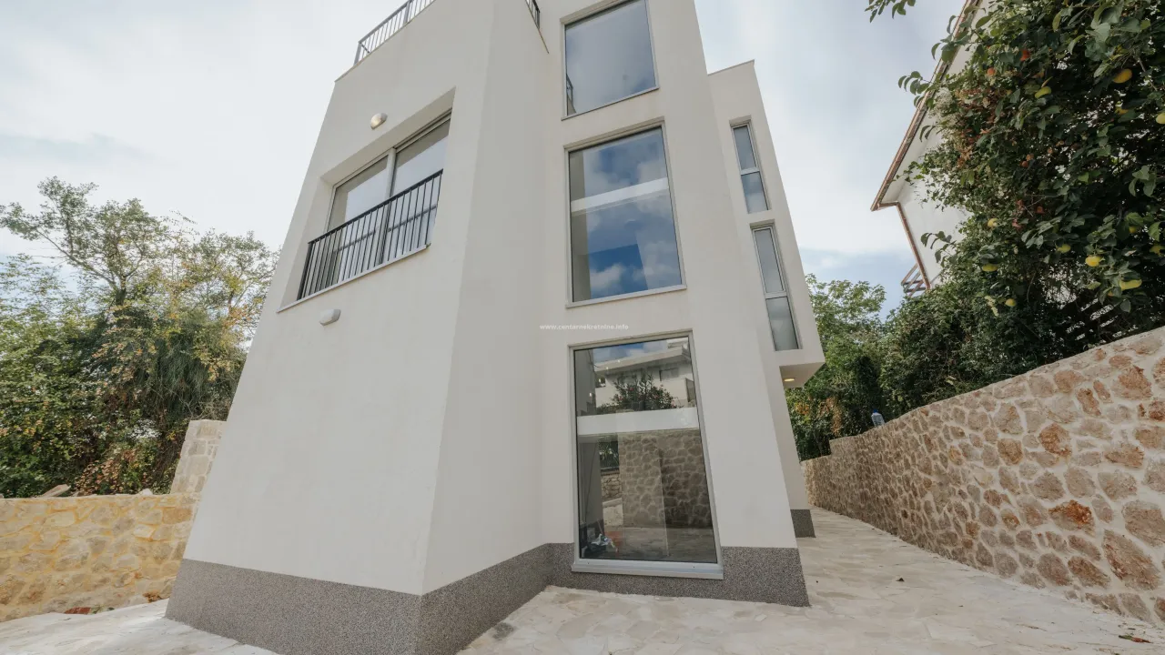 Prodaja, kuća, 250m², Utjeha, Bar