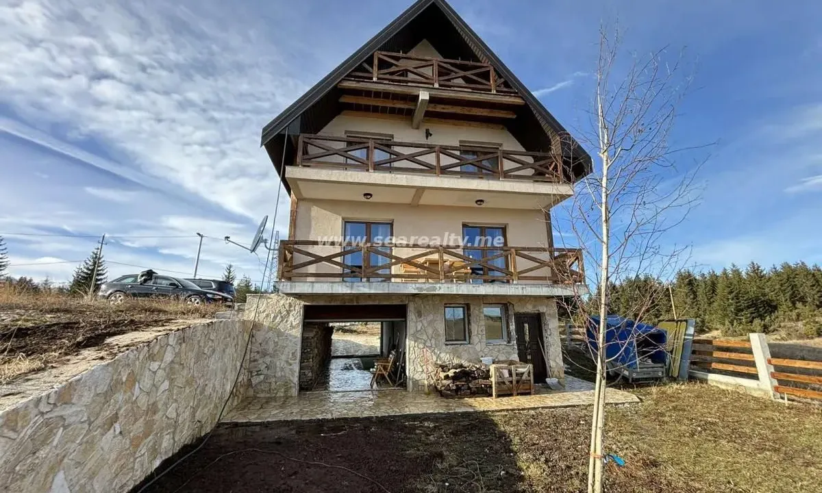Prodaja, kuća, 320m², Žabljak, Crna Gora