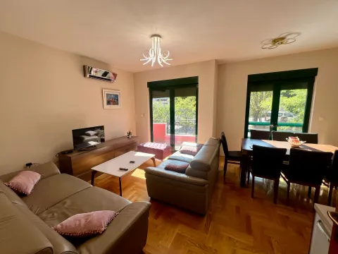 Izdavanje, dvosoban stan, 64m², Vezirov Most, Podgorica - image 2