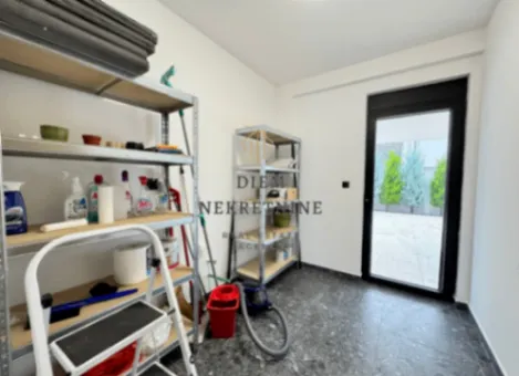 Izdavanje, kuća, 190m², Tološi, Podgorica - image 9