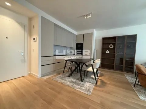 Izdavanje, trosoban stan, 86m², Savski Venac, Beograd - image 5