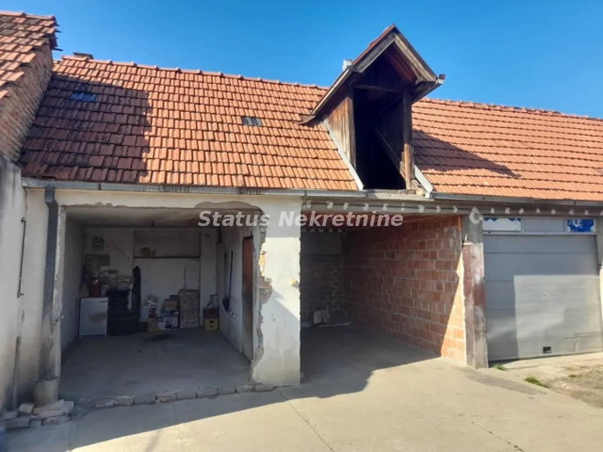 Prodaja, kuća, 180m², Centar, Inđija