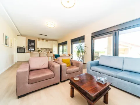 Prodaja, kuća, 130m², Tološi, Podgorica - image 12