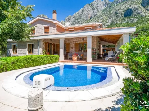 Sale, house, 305m², Orahovac, Kotor - image 17