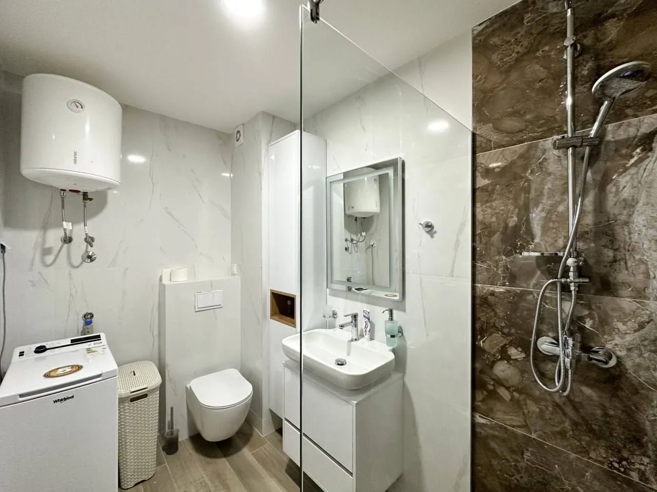 Rent, one bedroom apartment, 55m², Bečići, Budva