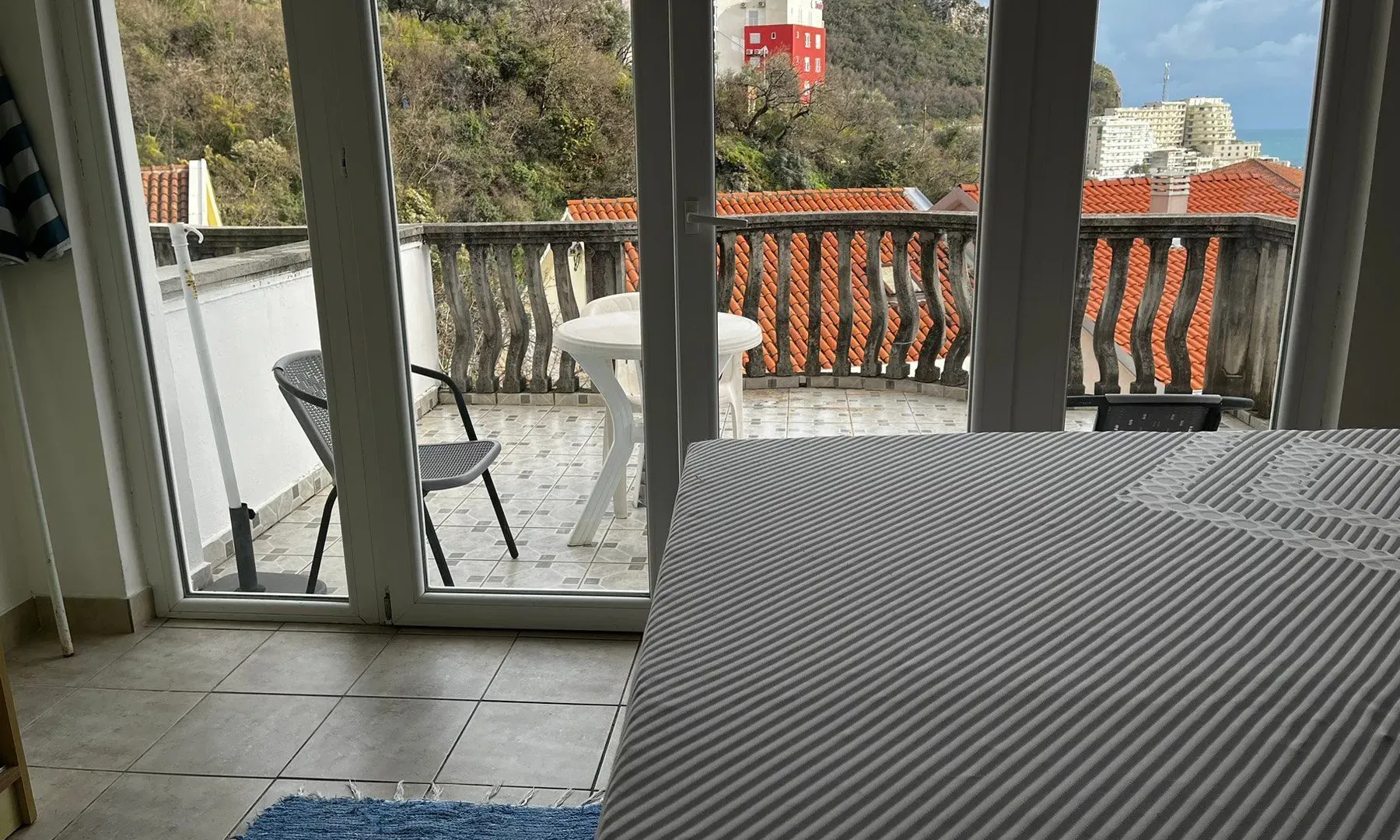 Izdavanje, jednosoban stan, 55m², Rafailovići, Budva