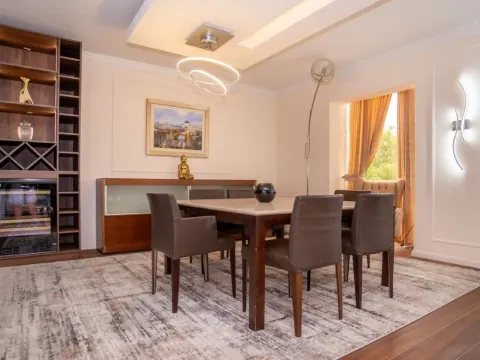 Izdavanje, trosoban stan, 200m², Gorica C, Podgorica - image 4