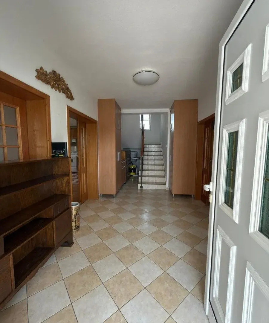 Rent, house, 450m², Zlatica, Podgorica