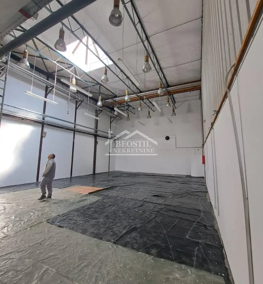 Rent, office space, 701m², Batajnica, Beograd