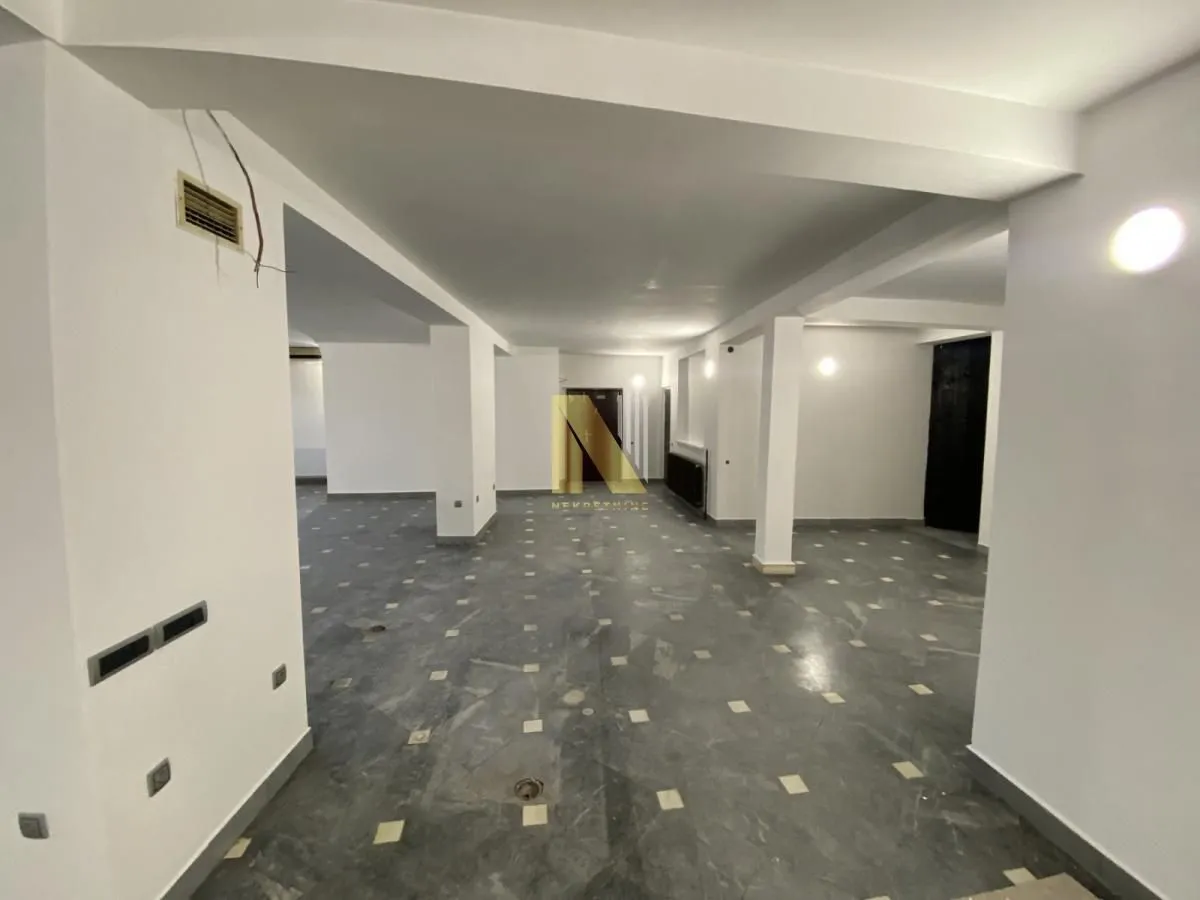 Rent, office space, 220m², Socijalno, Novi Sad Sve Podlokacije