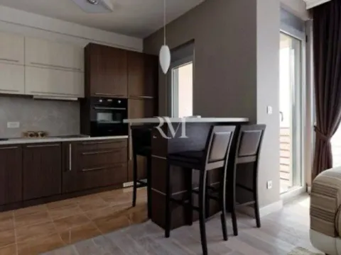 Izdavanje, trosoban stan, 140m², Opatovo, Tivat - image 4