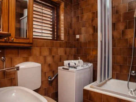 Izdavanje, dvosoban stan, 91m², Škaljari, Kotor - image 11