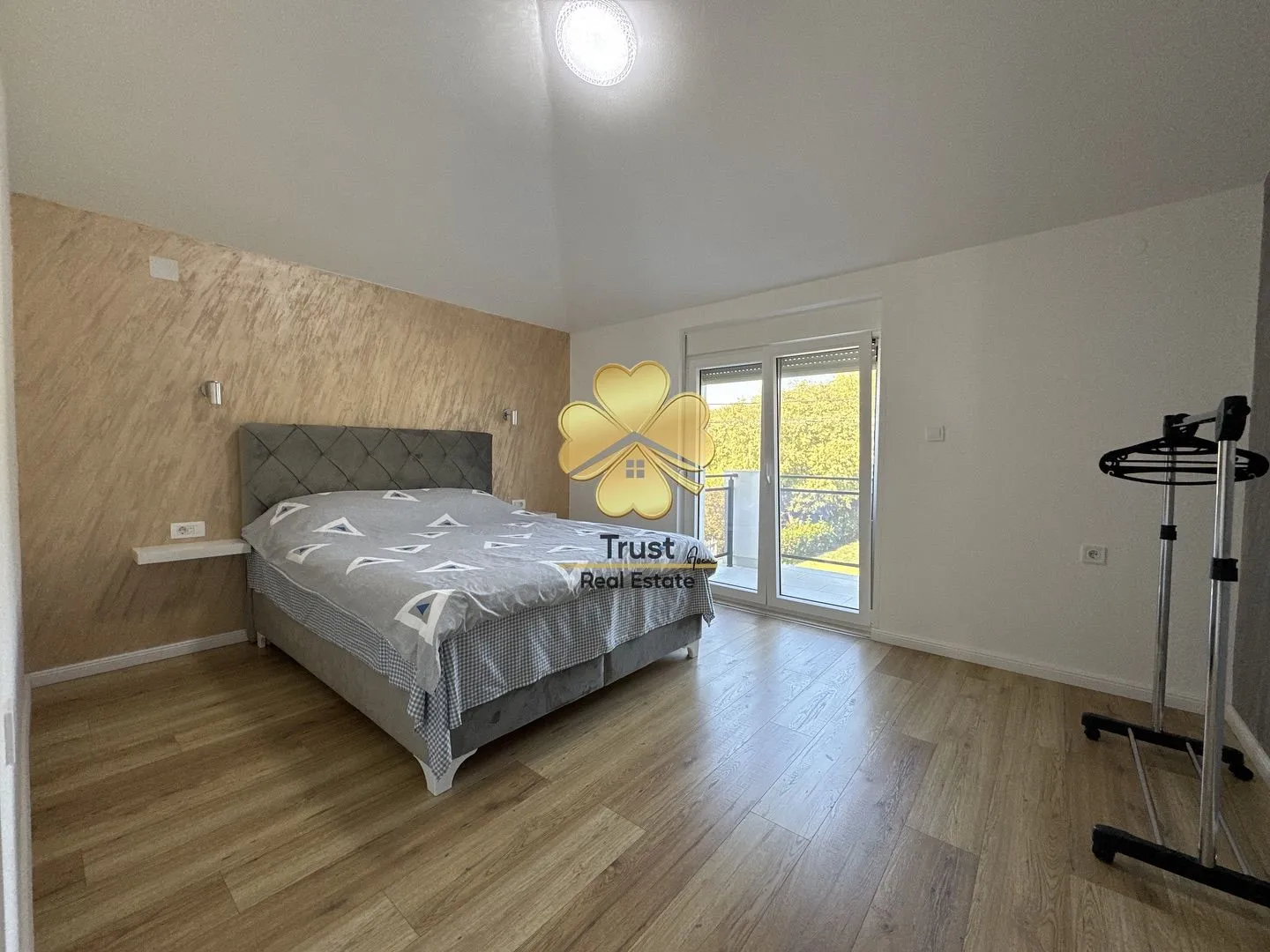 Izdavanje, kuća, 230m², Dajbabe, Podgorica