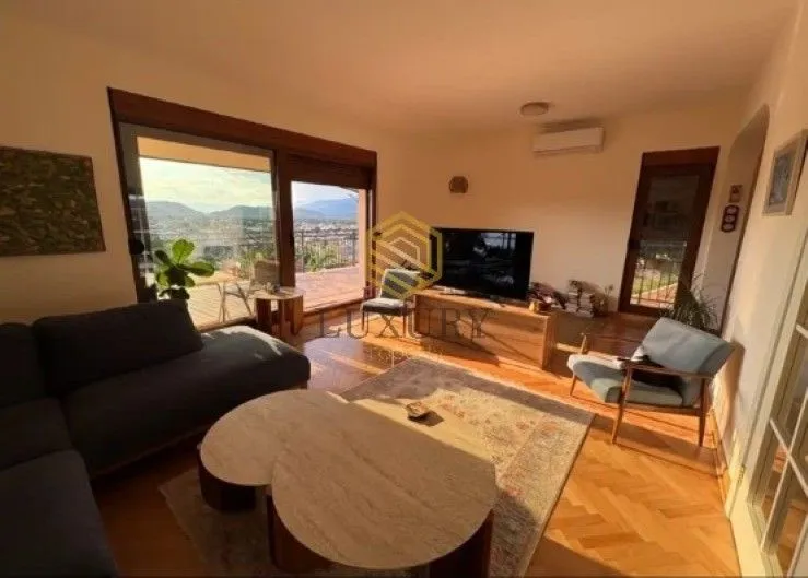 Rent, house, 256m², Masline, Podgorica