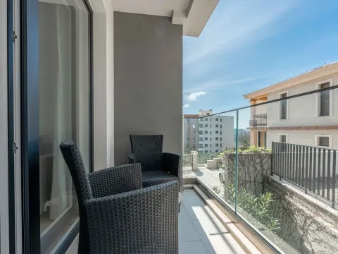 Sale, one bedroom apartment, 43m², Bečići, Budva - image 9