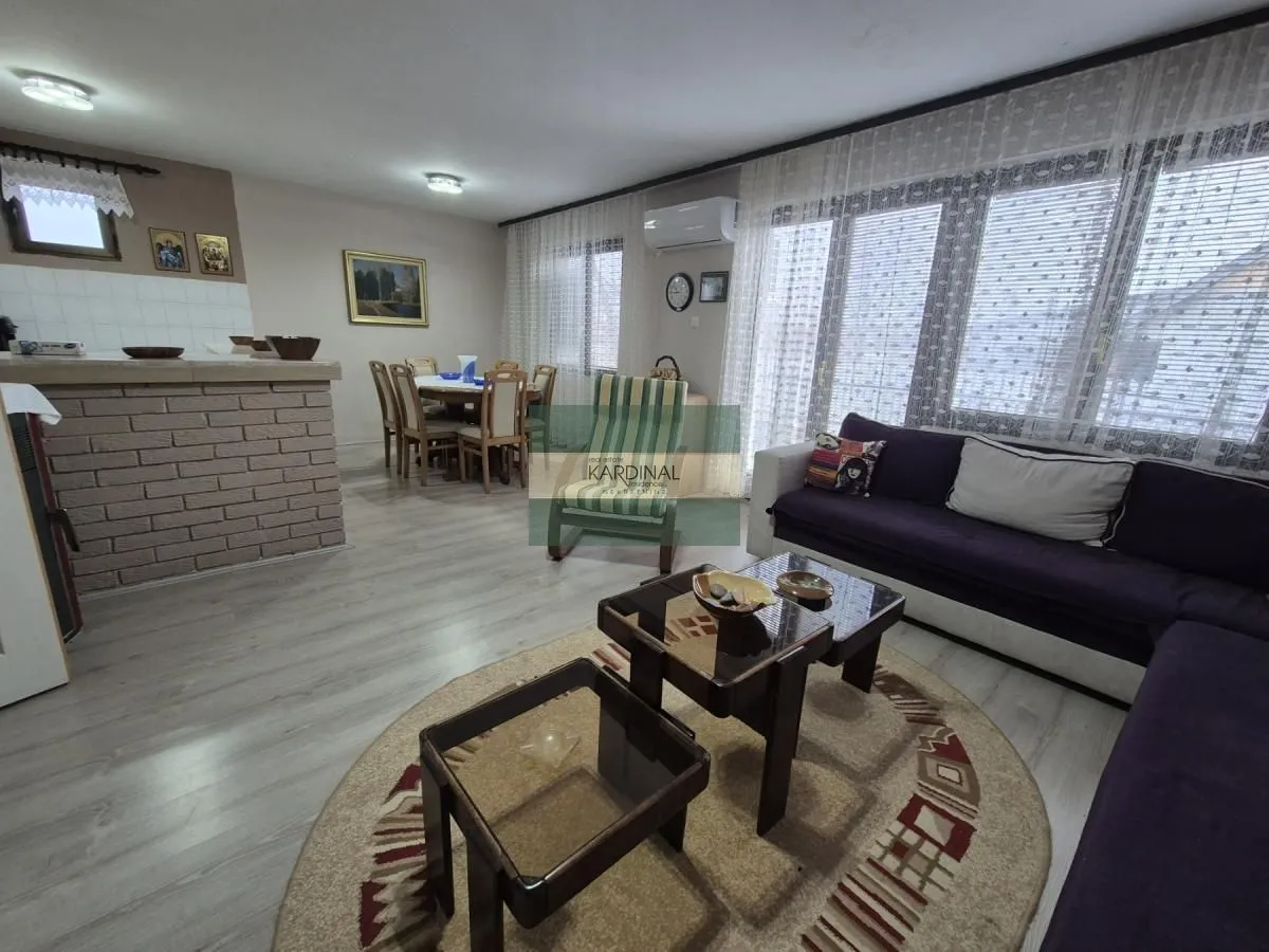 Prodaja, kuća, 300m², Tonja, Ćuprija