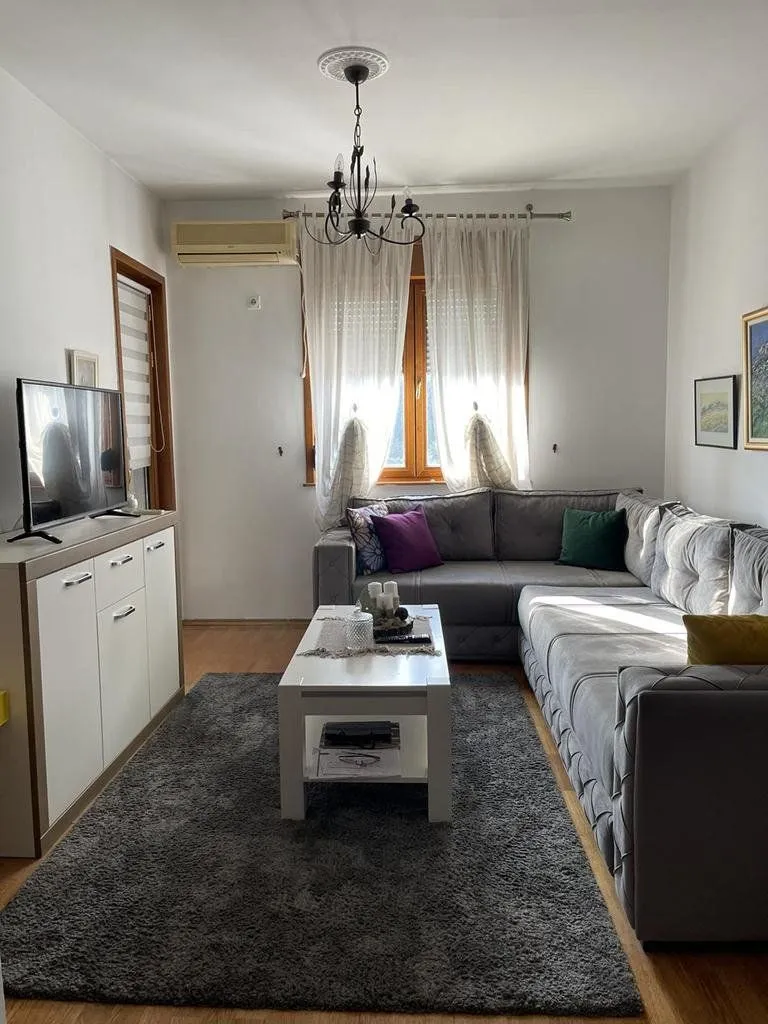 Izdavanje, jednosoban stan, 40m², Pobrežje, Podgorica