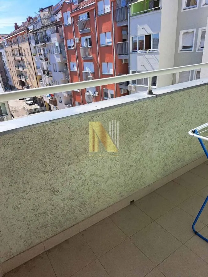 Izdavanje, dvosoban stan, 41m², Bulevar Oslobodjenja, Novi Sad Sve Podlokacije